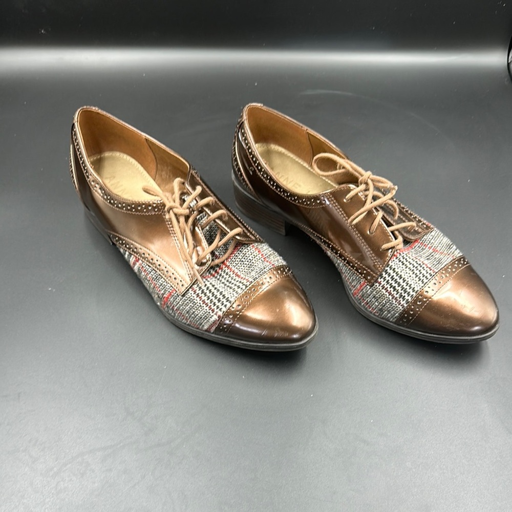 Elegant Brown and Tan Women's Oxford Shoes